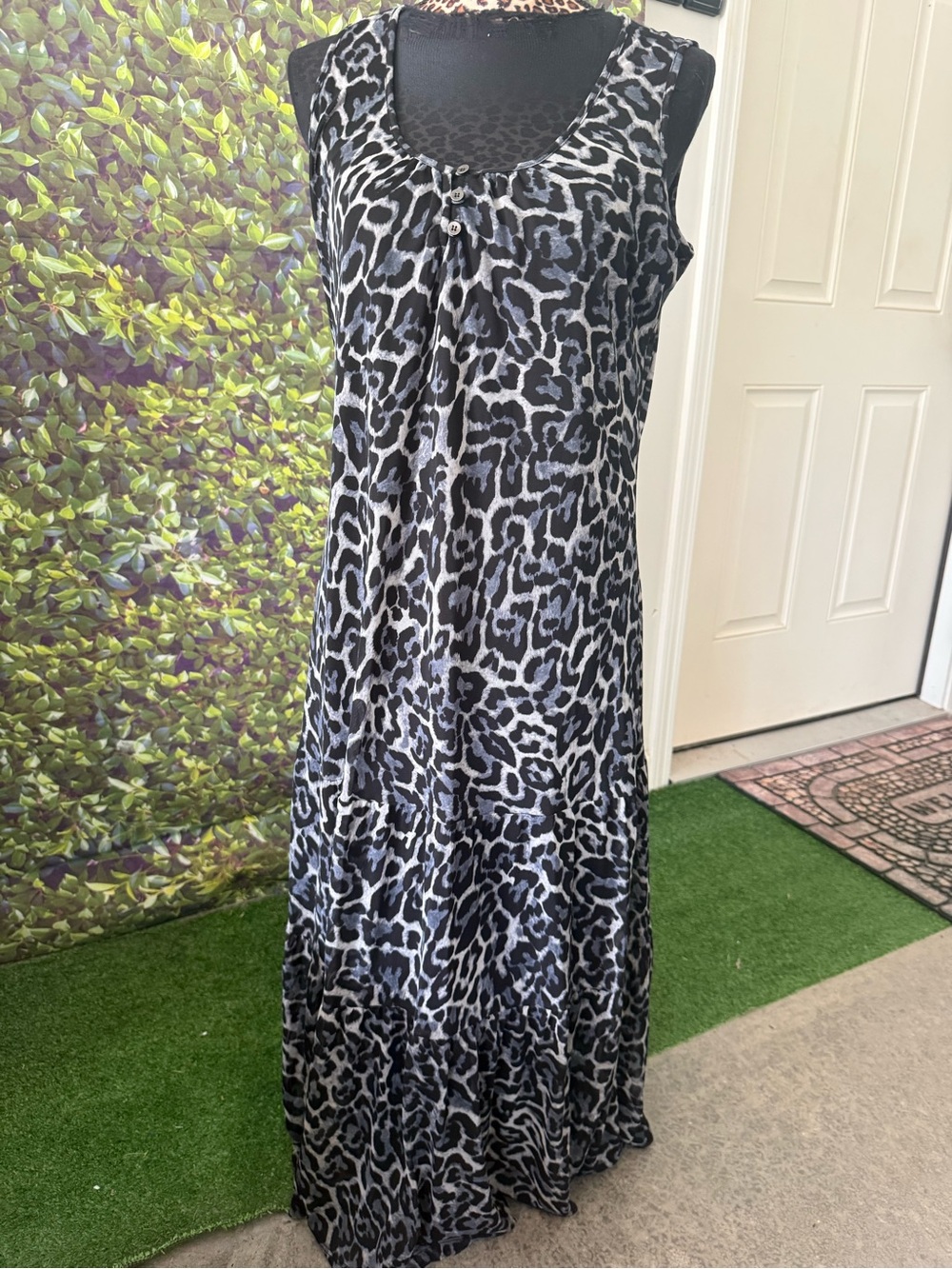 Sleeveless Black and Gray Leopard Print Maxi Dress 104